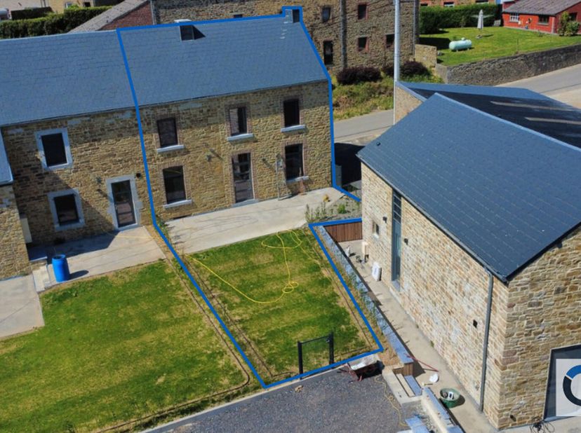 À la recherche dun cadre de vie exceptionnel ? Dans le cur du pittoresque village de Jallet (Ohey), découvrez cinq maisons uniques, situées dans une a