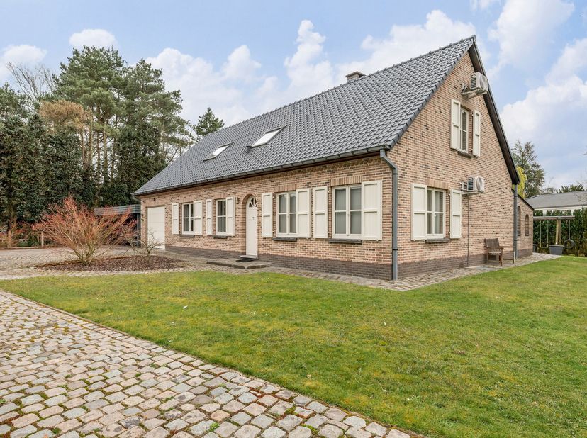 Gerenoveerde woning met 4 slaapkamers, prachtige tuin en gunstig EPC&lt;br /&gt;
Laat je verrassen door deze deels gerenoveerde woning die comfort, ruimte e