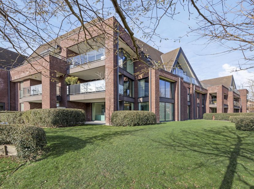 Appartement moderne au rez-de-chaussée (°2015) à vendre avec 2 chambres. L&#039;appartement est situé dans la résidence «Isola Bella», près de l&#039;Ezelpoort