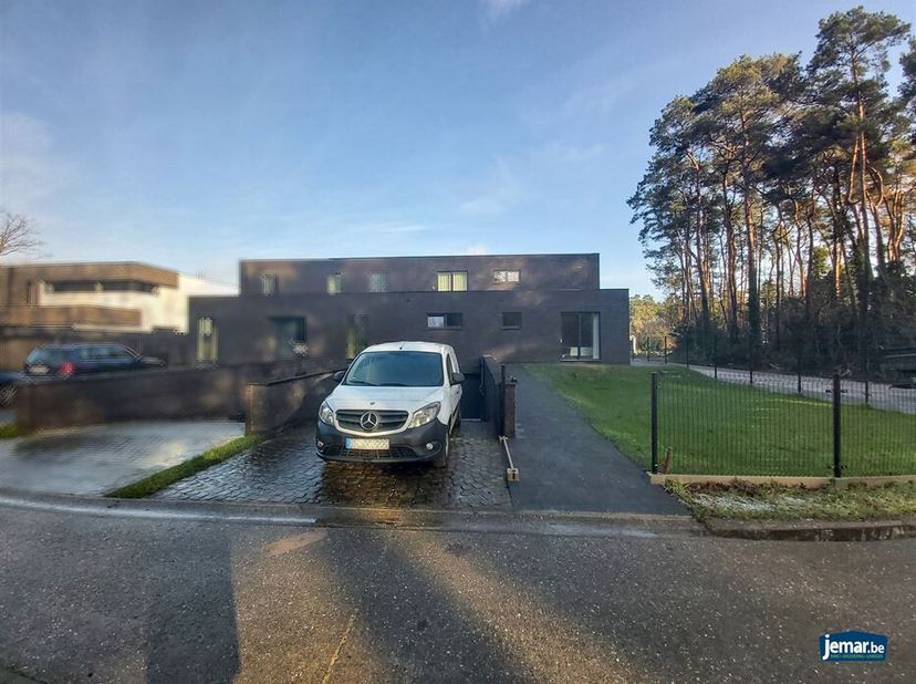 Bent u op zoek naar een instapklare, luxueuze nieuwbouwwoning? Deze prachtige nieuwbouw woning combineert comfort, moderne technologie en hoogwaardige