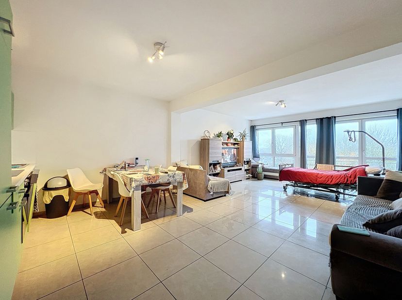Quiévrain / En plein coeur du centre-ville, dans un petit immeuble en copropriété, Immo Dussart vous propose cet appartement de 89 m² situé au 3ème et
