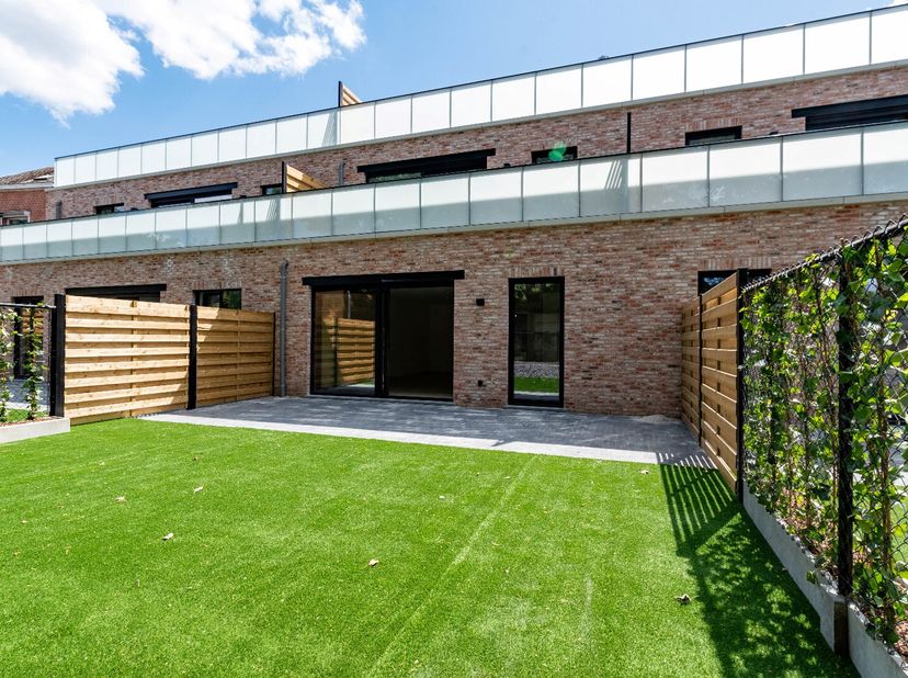 Dit recente nieuwbouwappartement bevindt zich in het groene en rustige Halle-Zoersel, een deelgemeente van Zoersel. Dankzij de centrale ligging zijn w