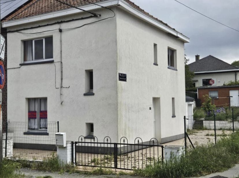 Huis te koop
                    in 6010 Couillet