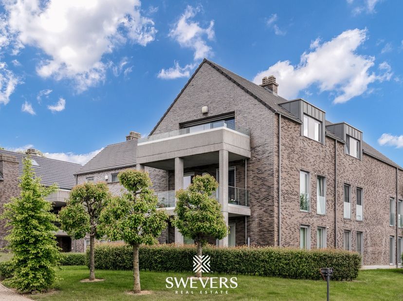 Voor meer info en fotos, surf naar www.swevers.be &lt;br /&gt;
Ontdek dit luxueuze penthouse aan de Dorpsstraat 63a7 in Wellen. Gelegen op de tweede verdiep
