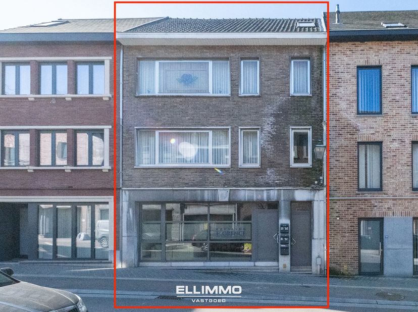 Schitterend opbrengstpand met een ruim handelspand, 3 appartementen, een prachtige tuin en 2 garageboxen! Dit pand is 329m2 en ligt op een perceel van