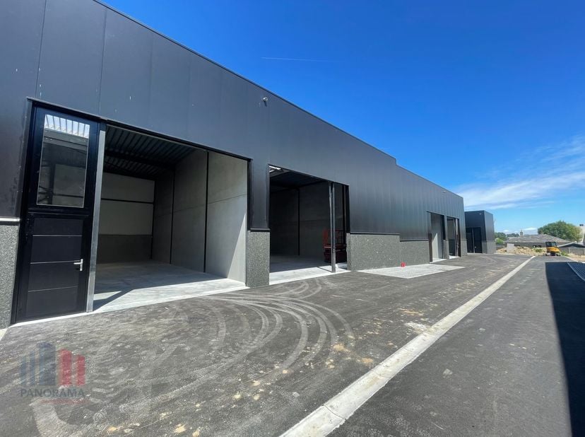 Bien professionnel à vendre
                    à 8460 Roksem