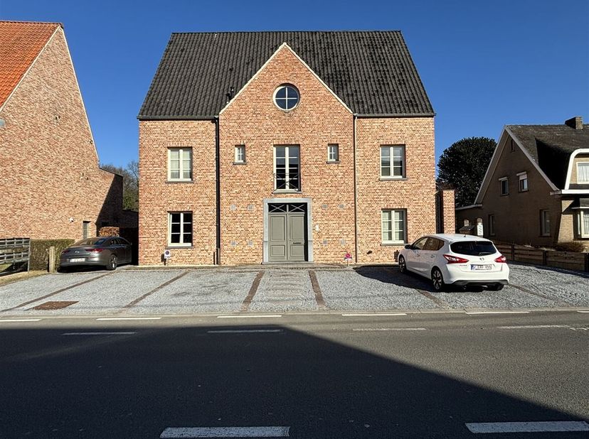 Gezellig duplex 2-slaapkamer appartement met garage en terras&lt;br /&gt;
Ligging: &lt;br /&gt;
Het appartement is gelegen nabij het centrum van Geel, op wandelaf
