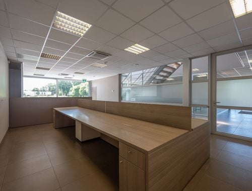                                         Espace de bureaux à louer à Meulebeke, € 438

