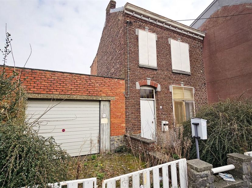 SOUS OPTION - PLUS DE VISITE - Prix: Offre à partir de 70.000 euros, frais d&#039;agence non inclus et à charge de l&#039;acquéreur.&lt;br /&gt;
Maison à rénover comp