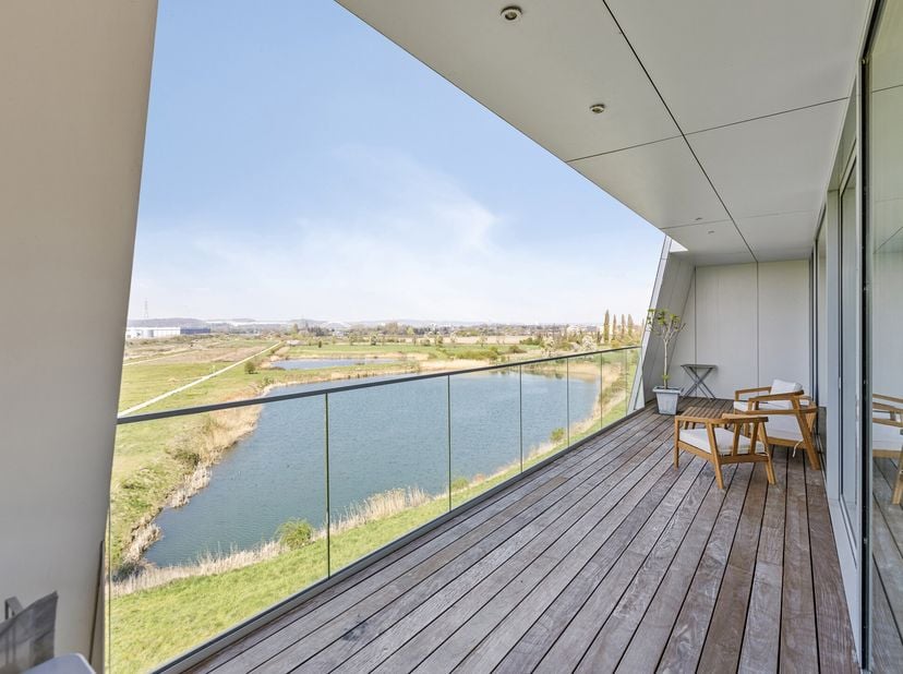 Prachtig appartement aan de Maas met adembenemend uitzicht.Gelegen op slechts 5 minuten van het centrum van Visé en zijn winkels, biedt dit hoogwaardi