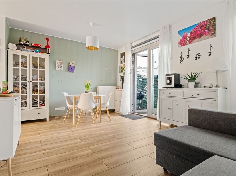 Ligging:&lt;br /&gt;
Deze moderne woning is gelegen in het hart van Deurne-Zuid, een centraal maar toch rustig gelegen buurt. Dankzij de nabijheid van schol