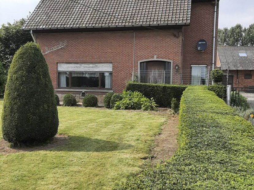 LOT 1: HOEVE &amp; LANDBOUWGROND     &lt;br /&gt;
 &lt;br /&gt;
 &lt;br /&gt;
Te renoveren hoeve met aanpalend perceel landbouwgrond.  &lt;br /&gt;
Hoogste bieder krijgt de mogel