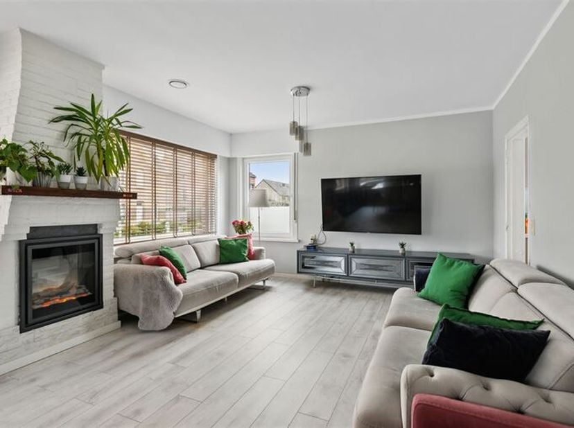 Maison prête à être emménagée avec 3 chambres et un spacieux jardin ensoleillé. Vous êtes à la recherche d&#039;une maison confortable dans un quartier cal
