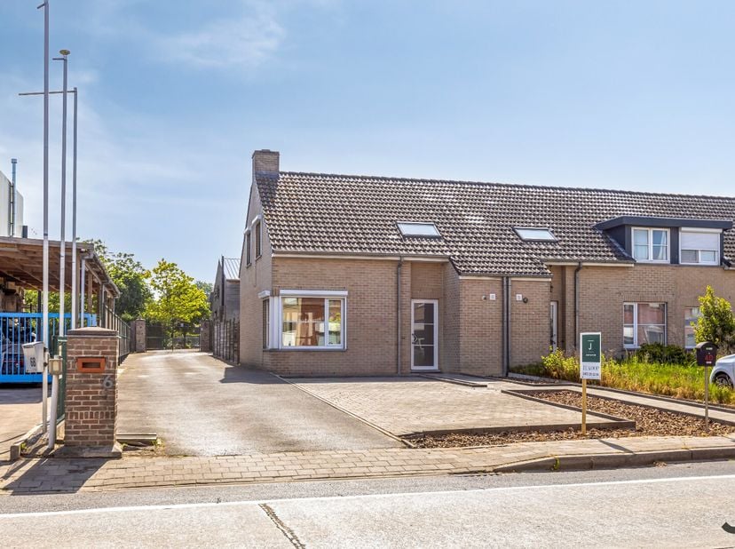 Cette magnifique maison est idéalement située à Rekkem, à proximité des écoles, des commerces et des espaces verts. Grâce à une très grande allée pouv