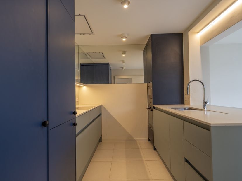 Cette spacieuse maison individuelle avec 4 chambres et un jardin confortable recherche ses nouveaux résidents. &lt;br /&gt;
Outre le volume, cette maison vo