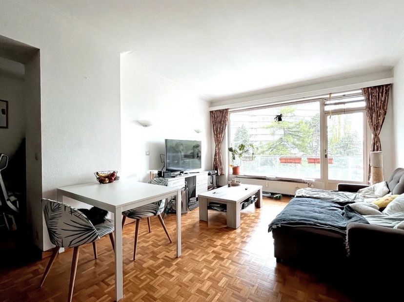 WSP - Quartier Chant d&#039;oiseau - Chouette appartement 1CH au 2ème étage de +/- 58m² (selon le PEB) avec une terrasse de +/- 12m². Il se compose comme s