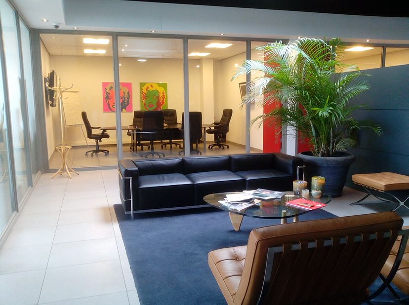 Te veel betalen voor uw kantoor? Of moeite met thuiswerken? Kom naar ‘The Factorie’ Businesscenter! Flexibele kantoorunits van 2,5x2,5m, inclusief int