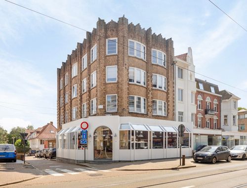                                         Handelsgelijkvloers te koop in De Panne, € 215.000
