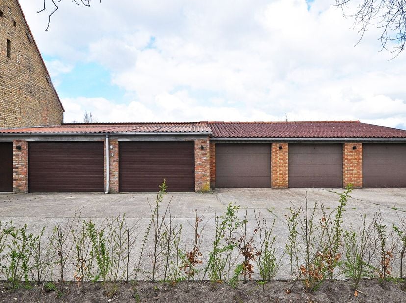 Garage à louer
                    à 8310 Assebroek