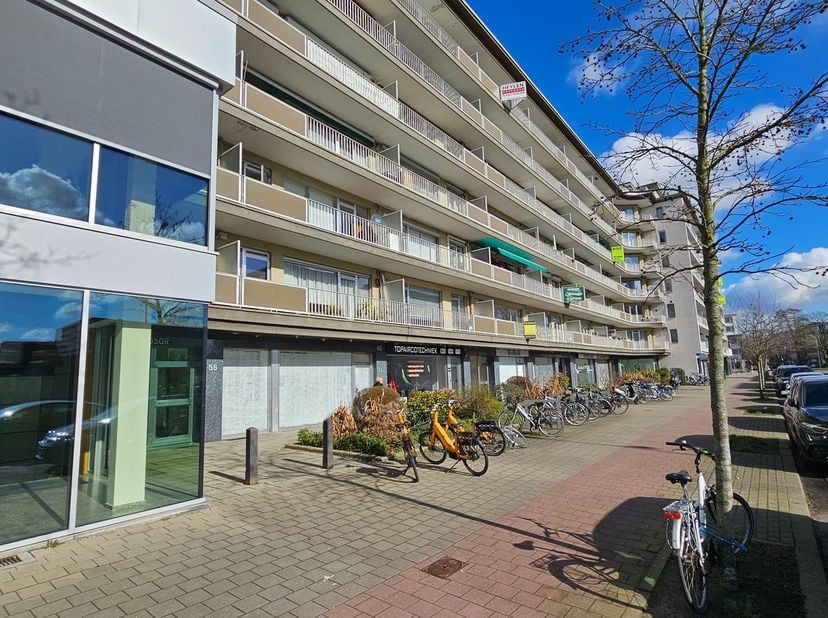 BEZICHTIGEN: telefonische afspraak met kantoor : 03/235.00.04&lt;br /&gt;
&lt;br /&gt;
Gelegen op wandelafstand van: winkels, openbaar vervoer, scholen, Kortom al