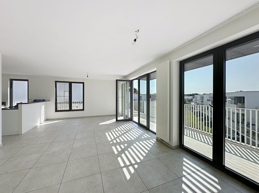 Cet appartement de 2 chambres avec une magnifique terrasse est situé dans le nouveau projet de construction «Witte Molen Park». Le projet bénéficie d&#039;