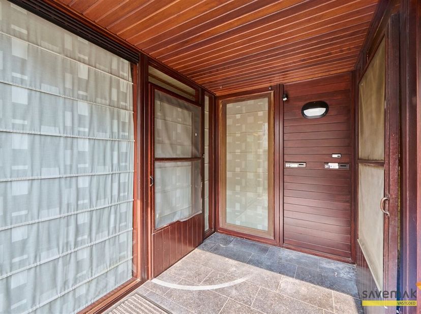Cette ancienne propriété commerciale a été transformée en deux studios.&lt;br /&gt;
Le numéro 29 se trouve à gauche. Il y a deux places de couchage, une sal