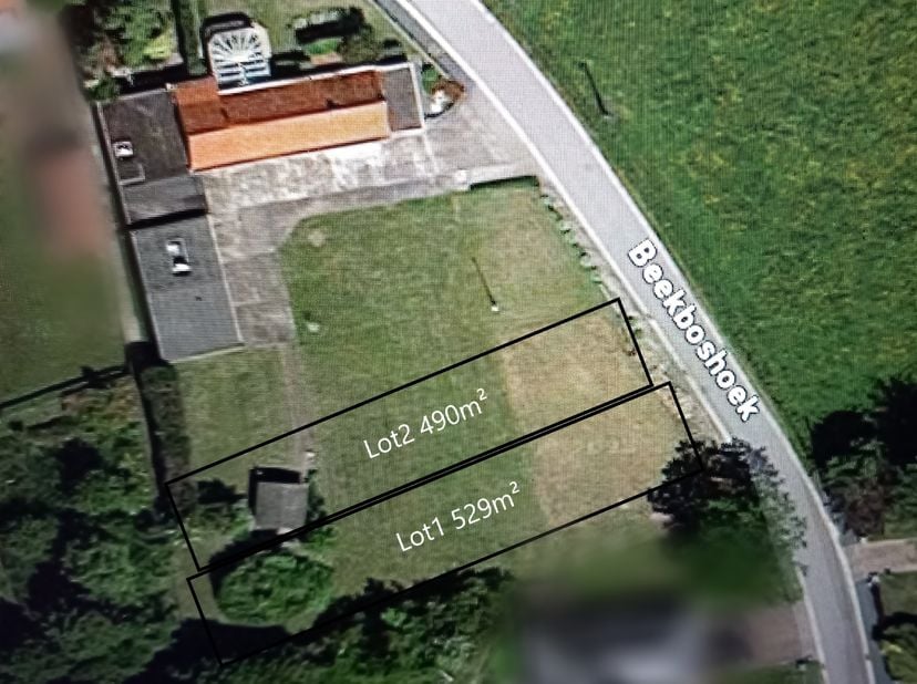 Mooi stuk bouwgrond Lot2 490m² voor half open bebouwing.&lt;br /&gt;
Zeer gunstige breedte - diepte verhouding&lt;br /&gt;
Goed gelegen tussen Duffel en Waarloos