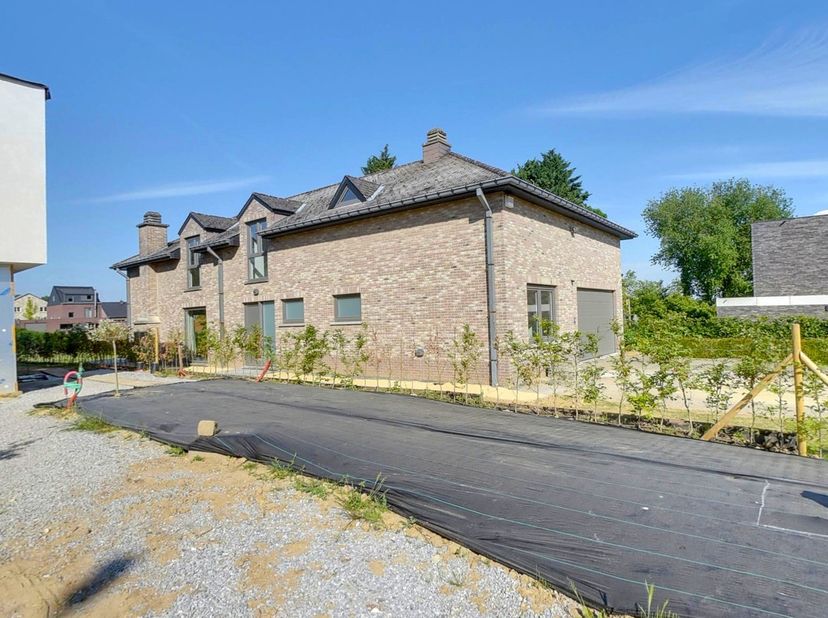 Dans un environnement calme et verdoyant, à proximité du parc de Tervuren, se trouve cette maison exceptionnellement spacieuse sur un terrain orienté