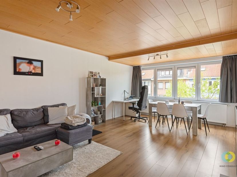 Grimbergen : Dans un quartier calme mais proche des commerces et des transports publics, vous trouverez cet appartement confortable au deuxième étage