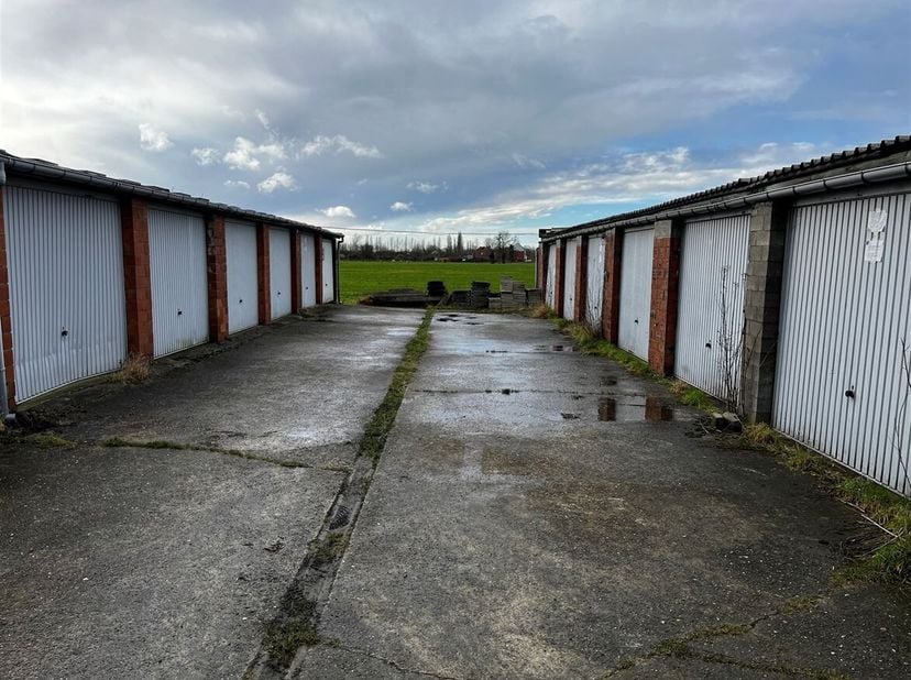 Garage à vendre
                    à 2500 Lier