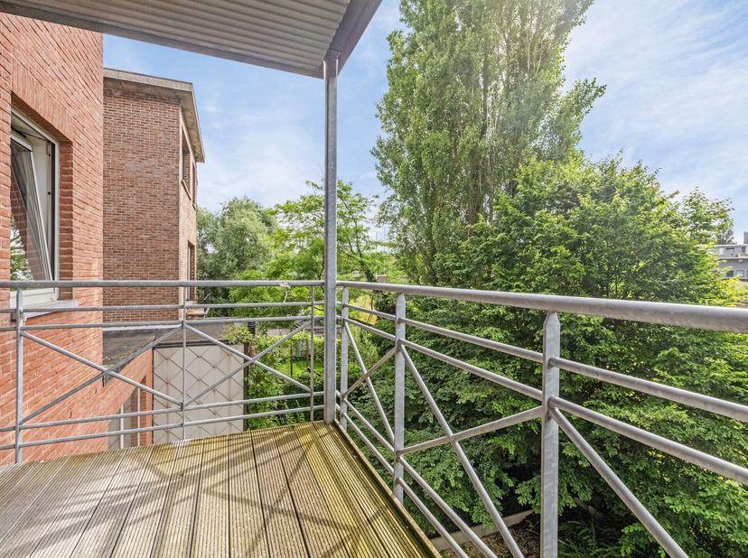 Immeuble d&#039;investissement avec 6 appartements et débarras individuels au sous-sol à proximité du centre et de la gare de Boom.&lt;br /&gt;
La disposition es