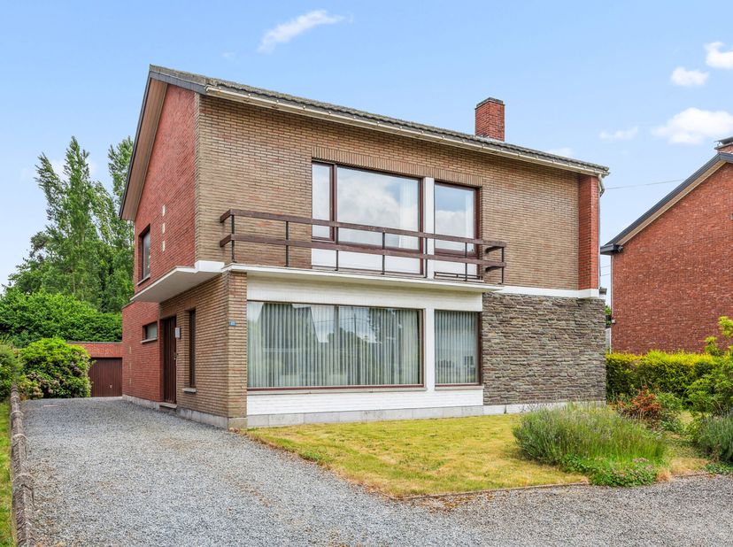 BEZOEKSTOP!&lt;br /&gt;
Charmante renovatiewoning op toplocatie in Haacht.&lt;br /&gt;
Deze te renoveren woning uit 1968 geniet van een uitstekende ligging in een
