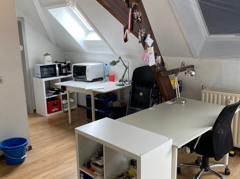 ENKEL VOOR STUDENTEN - DOMICILIE IS NIET MOGELIJK&lt;br /&gt;
&lt;br /&gt;
Studentenstudio te huur.&lt;br /&gt;
&lt;br /&gt;
De studio is gemeubeld. De meubels welke voorzien