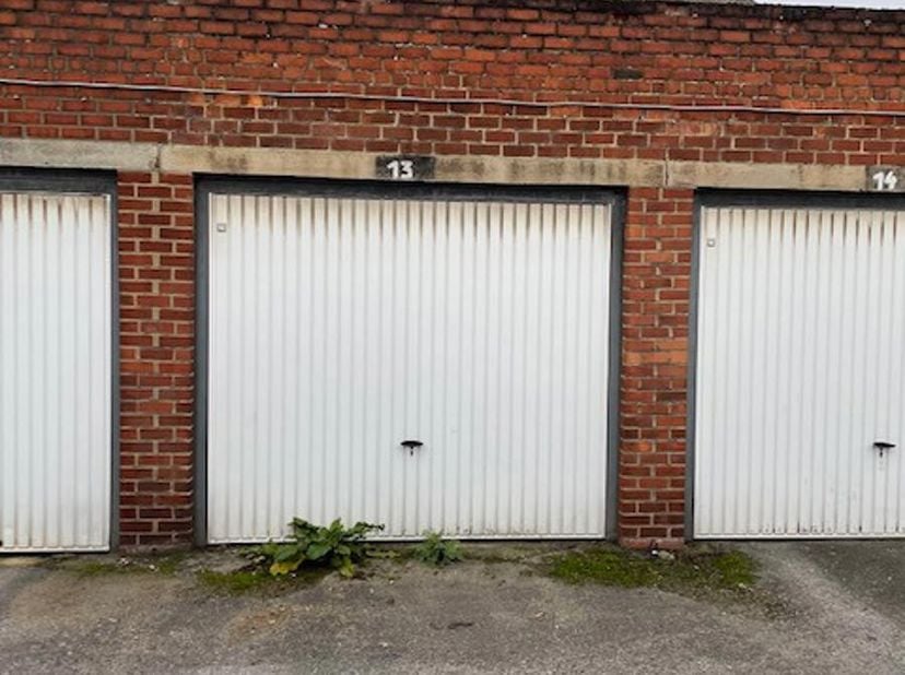 Garage désigné &#039;&#039;G5&#039;&#039; superficie 19 centiares situé à Montignies-sur-Sambre Chaussée de Châtelineau à côté du n°77&lt;br /&gt;
Dans un complexe de garages m