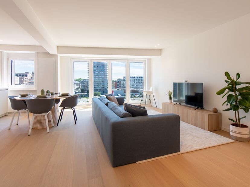 Cet élégant appartement bénéficie d&#039;un emplacement privilégié le long de l&#039;emblématique Vindictivelaan, juste à côté du port de plaisance d&#039;Ostende. I