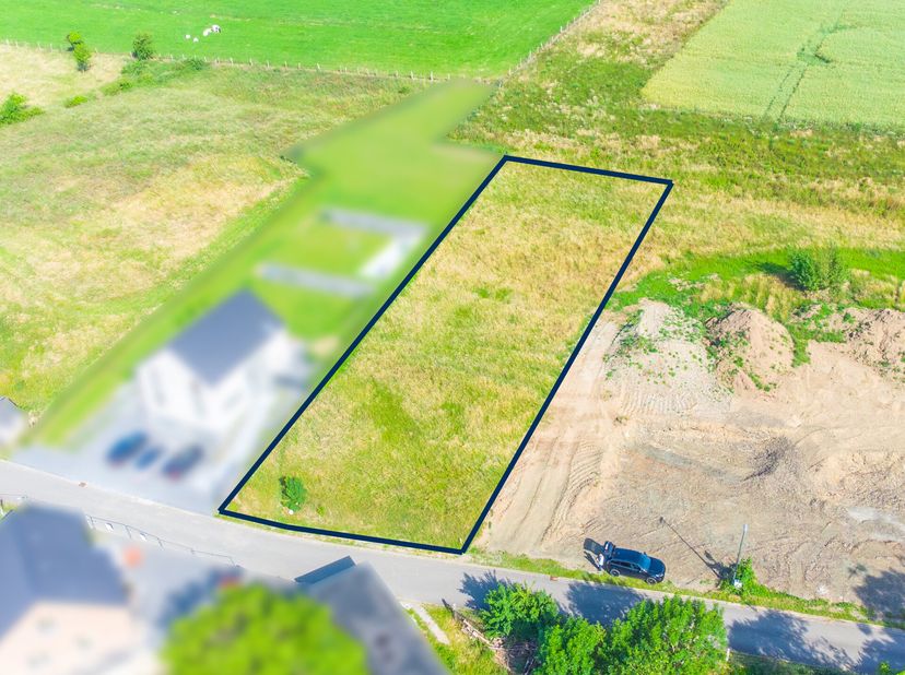 Magnifique terrain à bâtir de 13 ares situé dans le charmant village de Forzée, commune de Rochefort. Ce terrain, libre de constructeur, offre la poss