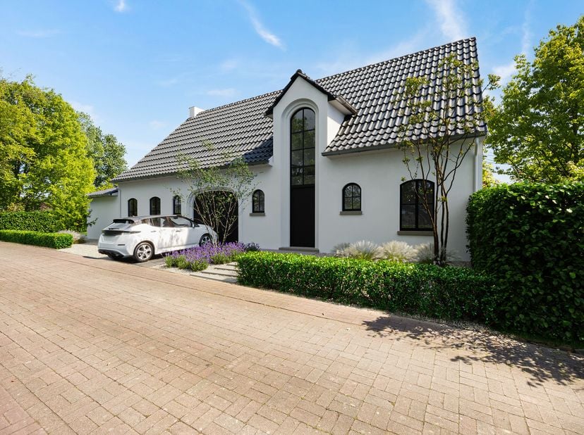 -&lt;br /&gt;
Deze woning is gelegen in het centrum van Alken, maar geeft achteraan uit op weilanden waardoor u kan genieten van de ideale combinatie tussen