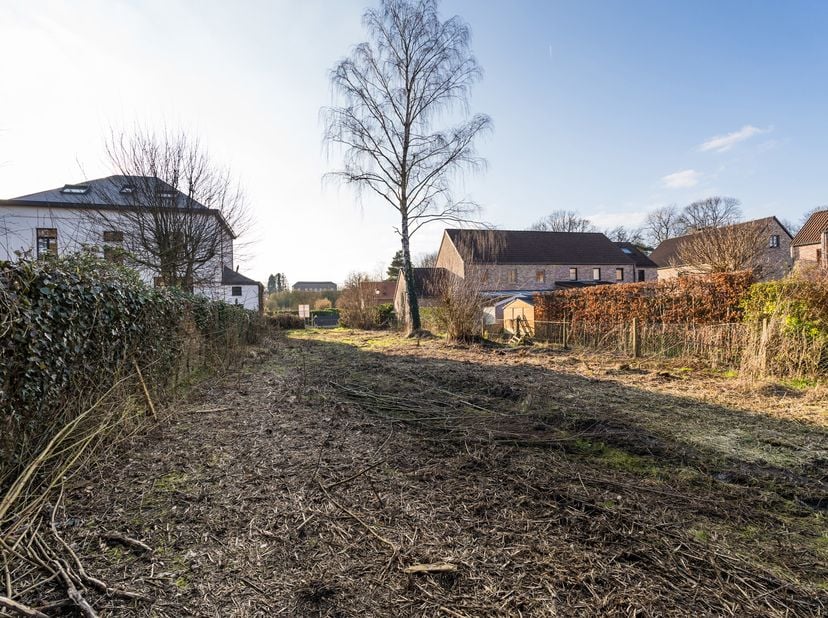 GREZ DOICEAU , au calme et à proximité du centre du village, beau TERRAIN à bâtir de 15 ares 93ca. Il se prête parfaitement à un projet de constructio