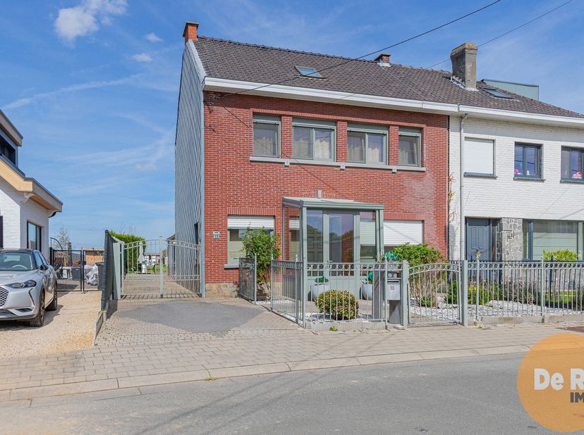KIJKDAG ZAT. 3 MEI 2025 VAN 13U TOT 16U ENKEL OP AFSPRAAK)&lt;br /&gt;
LEDE - Deze charmante en verrassend ruime halfopen bebouwing is rustig gelegen aan de