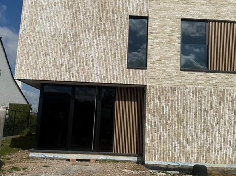 Prachtige moderne halfopen woning (linkse) met 3 slaapkamers gelegen in een rustige, idyllische en residentiele omgeving in het hartje van Haspengouw,