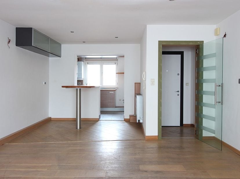 Cet appartement est très bien situé, à distance de marche de toutes les facilités de la ville (transports en commun, magasins, gare, etc...). L&#039;appart