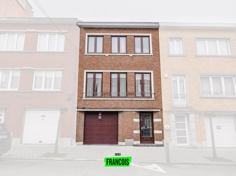Dans un quartier résidentiel calme d&#039;Anderlecht, idéalement situé, découvrez cette magnifique maison bel-étage récemment rénovée (2021), avec un charm