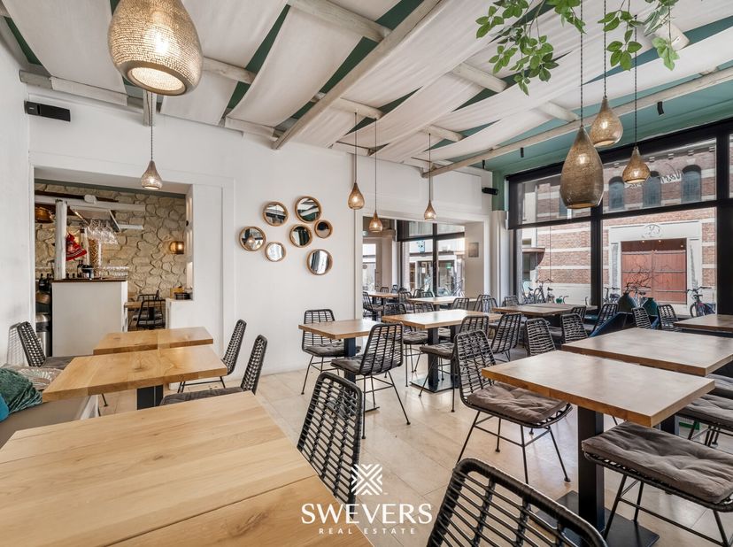 Interesse? Meer informatie op www.SWEVERS.be. - Dit handelspand is uitstekend gelegen in het hart van Hasselt Centrum, in een rustige en gezellige ver