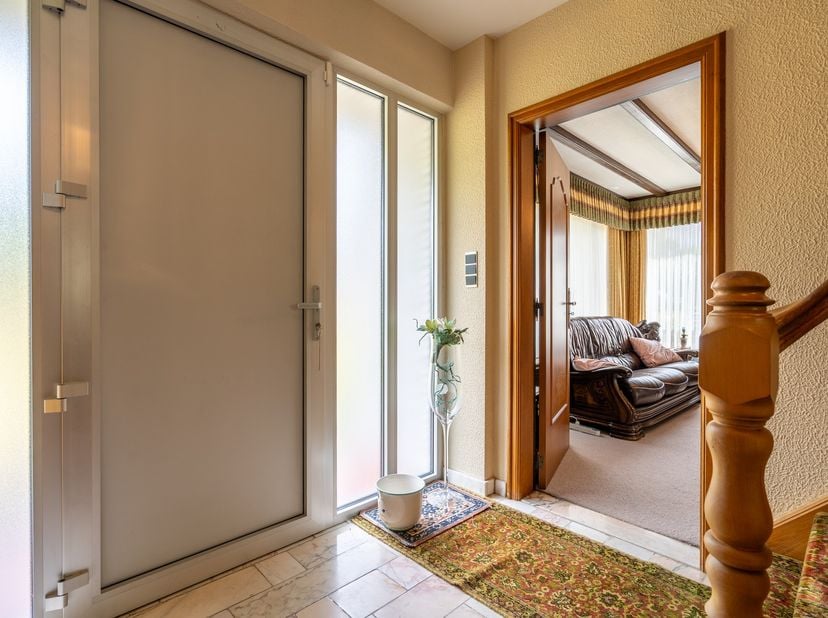Ben je op zoek naar een woning met veel ruimte, een prachtige groene tuin en eindeloze mogelijkheden? Dan is deze charmante woning in de Hoogstraat 87
