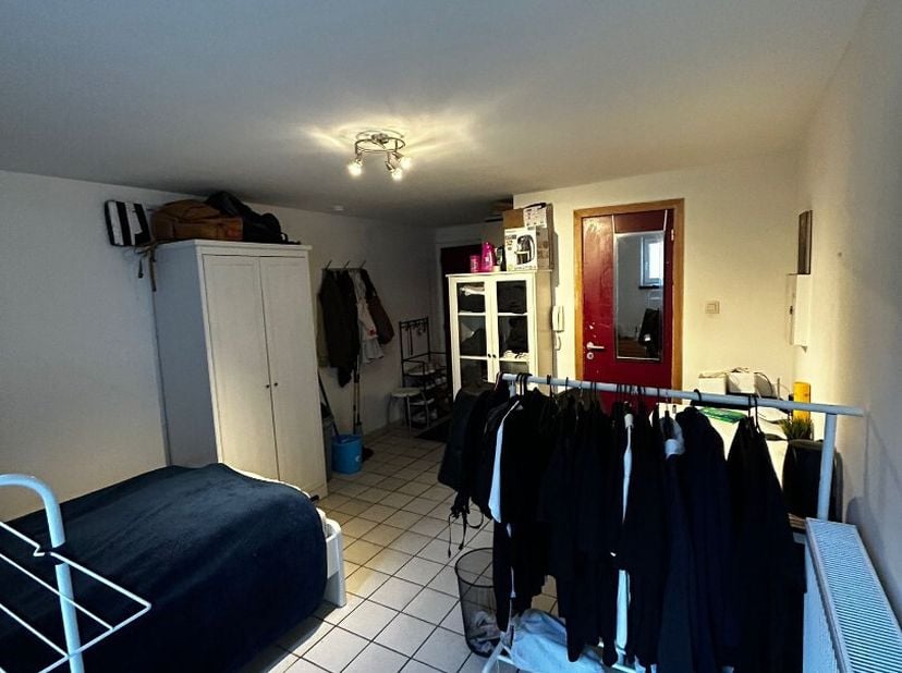 Deze moderne en stijlvolle studio is gelegen in de bruisende stad Leuven. Met een bewoonbare oppervlakte van 21.00 m² biedt deze studio alles wat je n