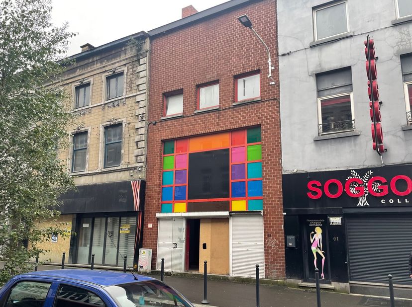 IMMEUBLE COMMERCIAL A SAISIR&lt;br /&gt;
Rez-de-chaussée commercial (120 m²) avec sanitaires et coin cuisine.&lt;br /&gt;
1er étage : 65 m² + terrasse 60 m²&lt;br /&gt;