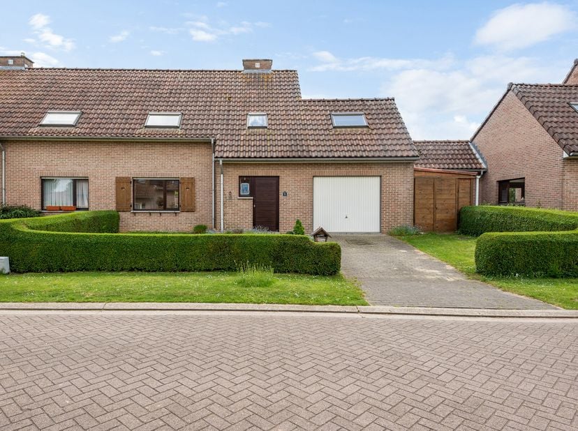 Découvrez cette charmante et poétique maison unifamiliale, idéalement située dans un quartier calme de Meise.&lt;br /&gt;
Cette agréable maison vous accueil