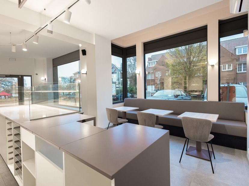 Prachtig handelsgelijkvloers met een mooie uitstraling gelegen op een zeer goede ligging in Oudergem. Deze unieke en karaktervolle ruimte biedt u tal