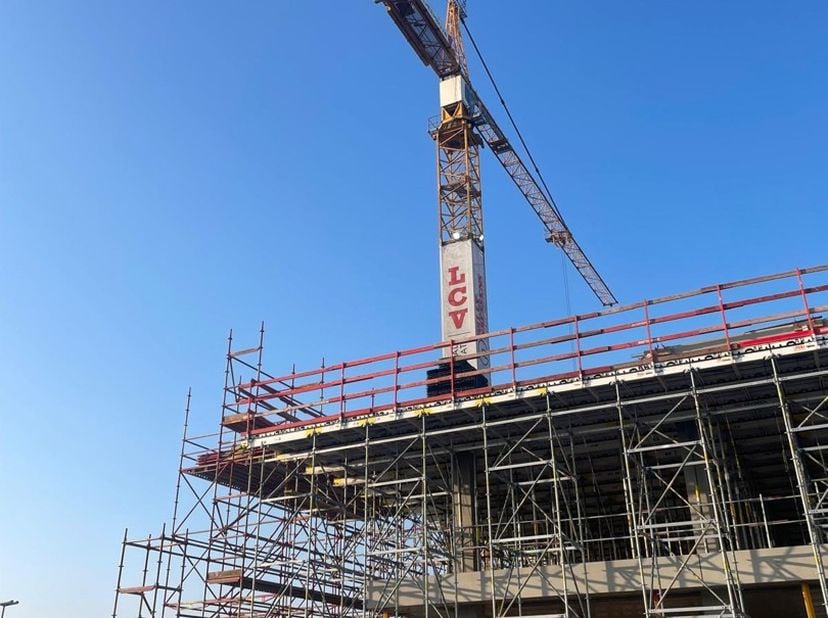 Op de grens van Waregem en Deerlijk, pal langs de E17 Gent-Kortrijk, verrijst het indrukwekkende bedrijvenpark The Edge. Dit vooruitstrevende project