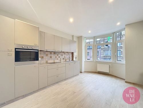                                         Appartement à louer à Etterbeek, € 750
